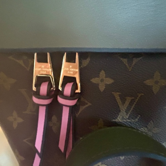 Louis Vuitton Besace shoulder tote - Picture 3 of 14